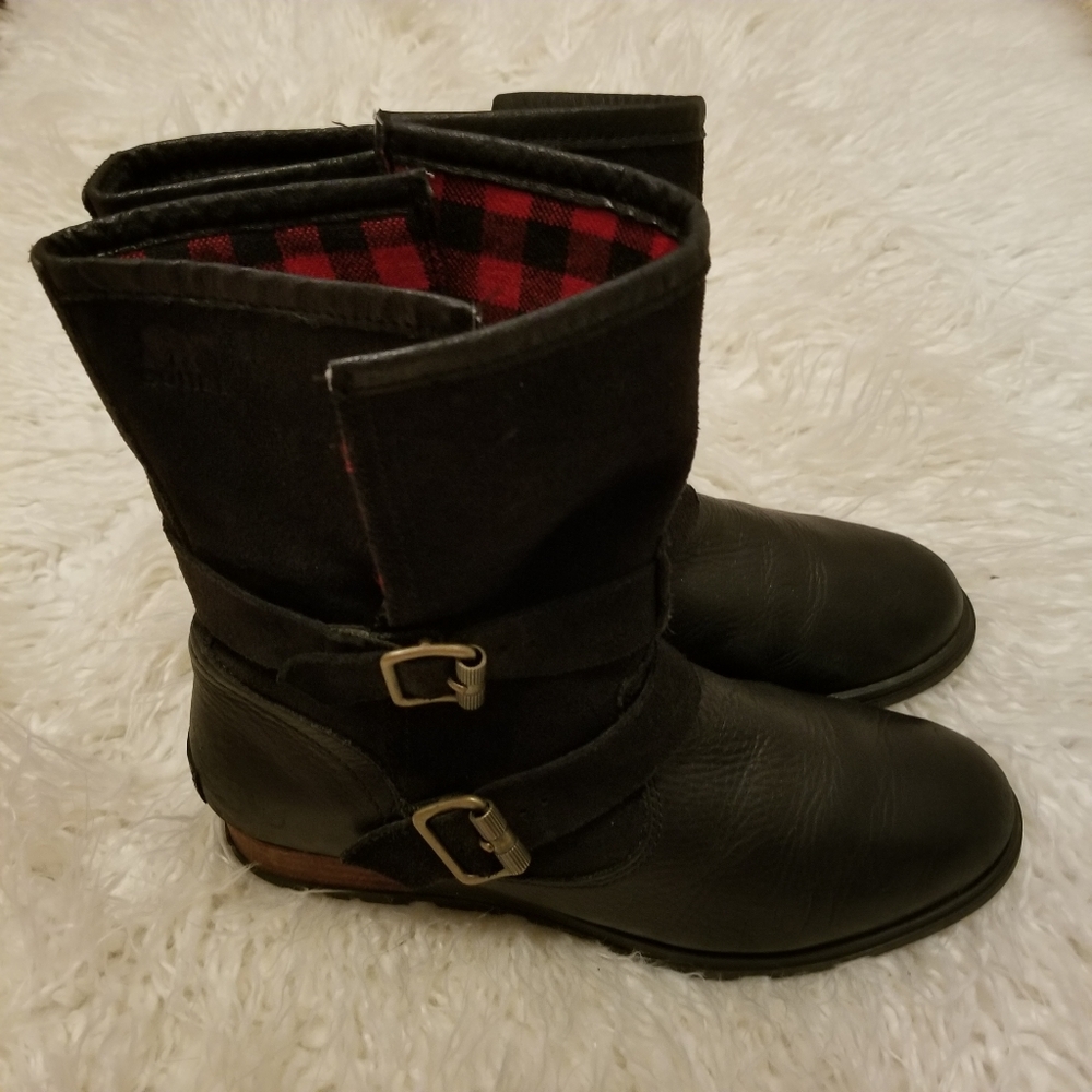 Black Sorel Boots size 8.5 with Red and Black Plaid lining.